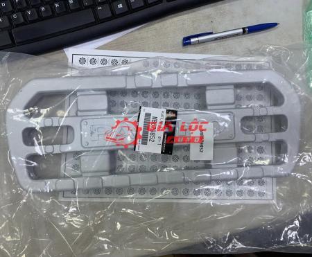 MẶT CA LĂNG MITSUBISHI PAJERO MB679852