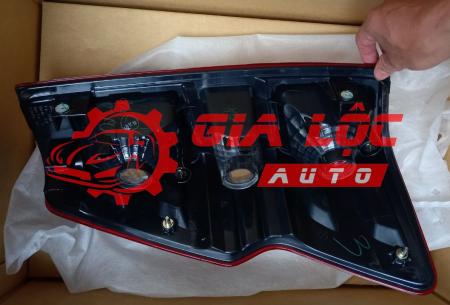ĐÈN HẬU/ LÁI SAU ISUZU DMAX-8980127570