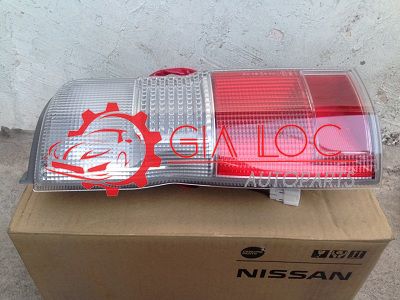 ĐÈN HẬU LÁI NGOÀI NISSAN URVAN CHÍNH HIỆU 26559VW000-Gia Lộc Autoparts