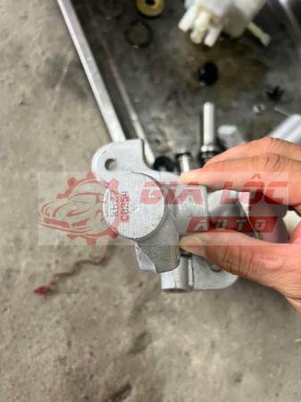 TỔNG PHANH VINFAST LUX A THÁO XE
