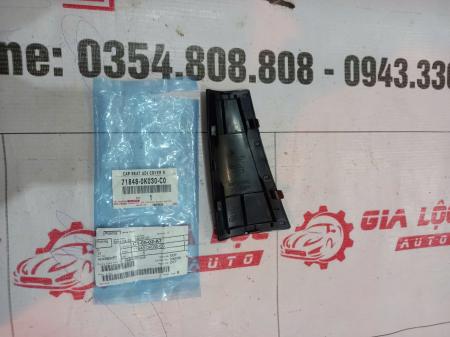ỐP CHÂN GHẾ SAU BÊN PHẢI INNOVA CHÍNH HÃNG 718480K030C0
