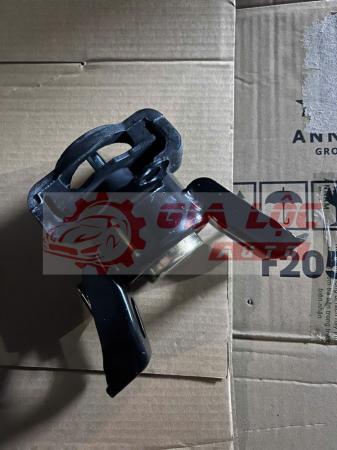 CHÂN MÁY DẦU 323 1999 GIÁ RẺ