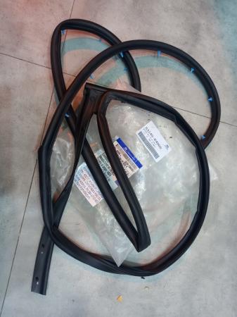 GIOĂNG CÁNH CỬA HYUNDAI I10  SAU PHỤ CHÍNH HÃNG