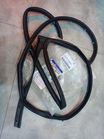 GIOĂNG CÁNH CỬA HYUNDAI I10  SAU PHỤ CHÍNH HÃNG