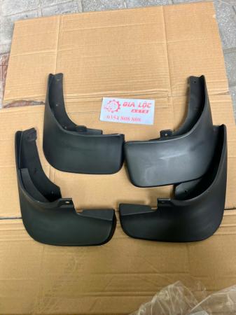 CHẮN BÙN BÁNH FORD LASER GIÁ RẺ