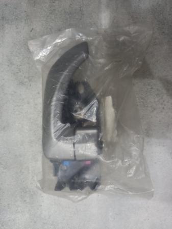 TAY MỞ CỬA TRONG PHẢI HYUNDAI STAREX 826204H0006Y CHÍNH HÃNG