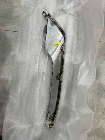 NẸP CROM ĐÈN GẦM CẢN TRƯỚC  KIA CANIVAL CHÍNH HÃNG 86595R0020