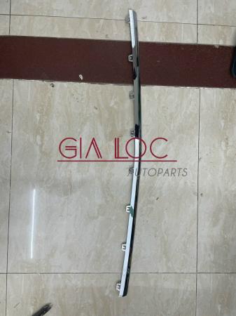 Nẹp mạ ba đờ sốc trước giữa ô tô Mercedes GLC300, GLC63 AMG