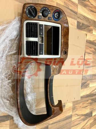 ỐP VÂN GỖ TÁP LÔ HYUNDAI PORTER 2 THÁO XE