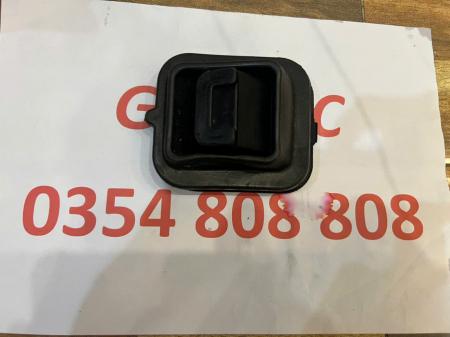 CAO SU CHỤP BỤI CÀNG CUA HỘP SỐ ISUZU GIÁ RẺ