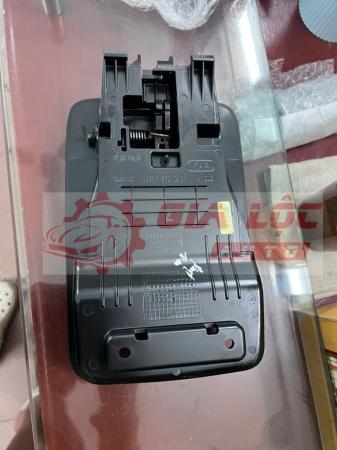 GIẬT GHẾ HÀNG THỨ 3 KIA CARNIVAL CHÍNH HÃNG 89497R0060