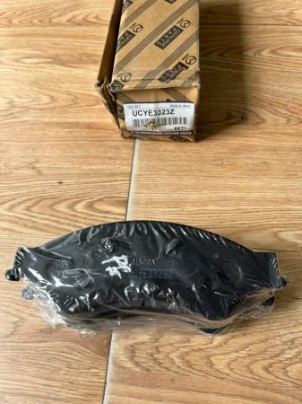 MÁ PHANH TRƯỚC BT50 UCYE3323Z CHÍNH HÃNG