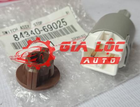 CÔNG TẮC ĐÈN PHANH TOYOTA CAMRY ACV40 84340-69025 