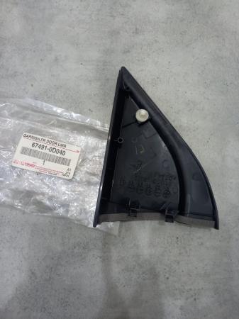 ỐP TAM GIÁC CHÂN GƯƠNG TRONG BÊN PHẢI TOYOTA VIOS 2005 674910D040 CHÍNH HÃNG